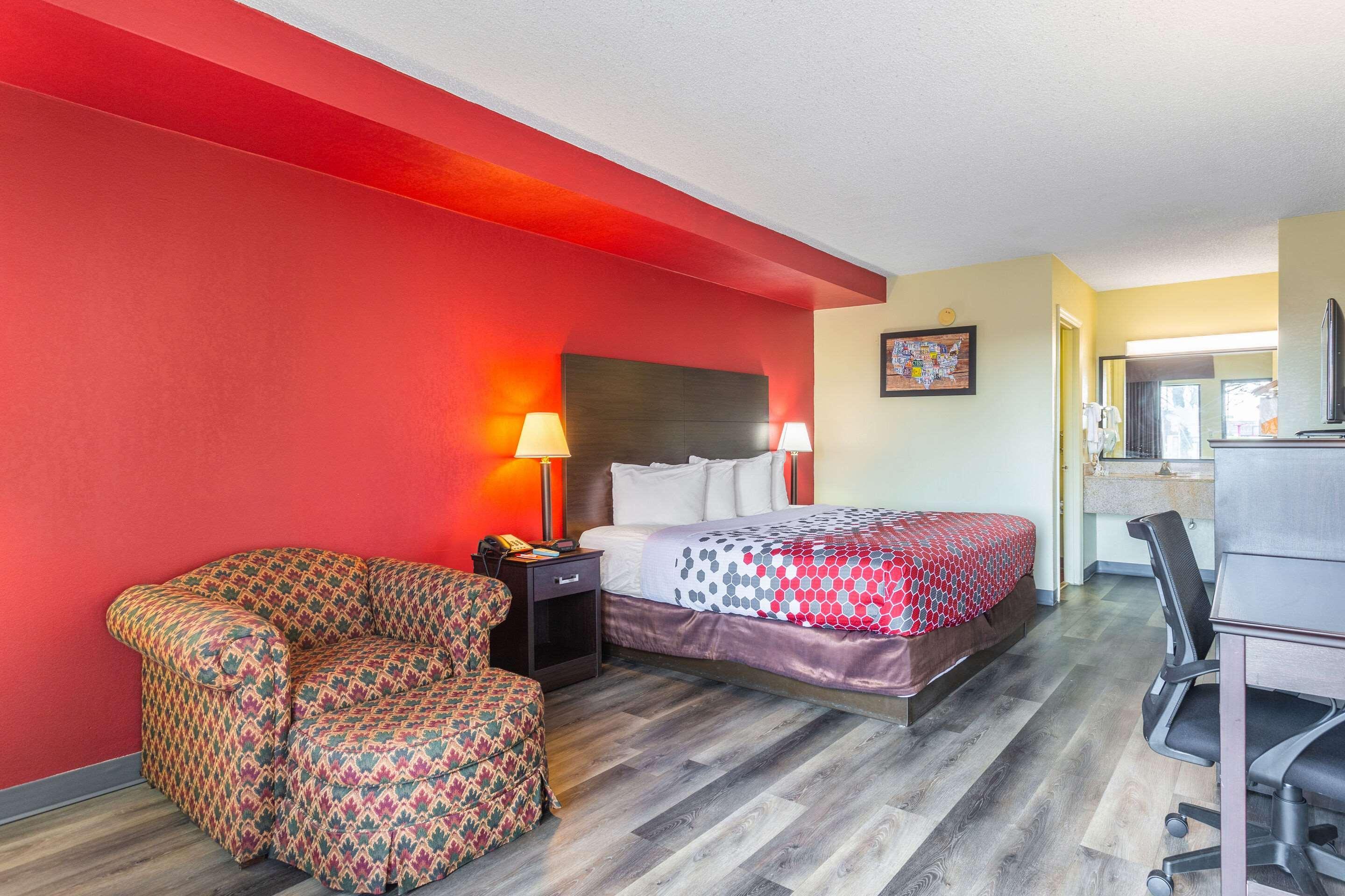 Econo Lodge & Suites Clarksville Exterior photo